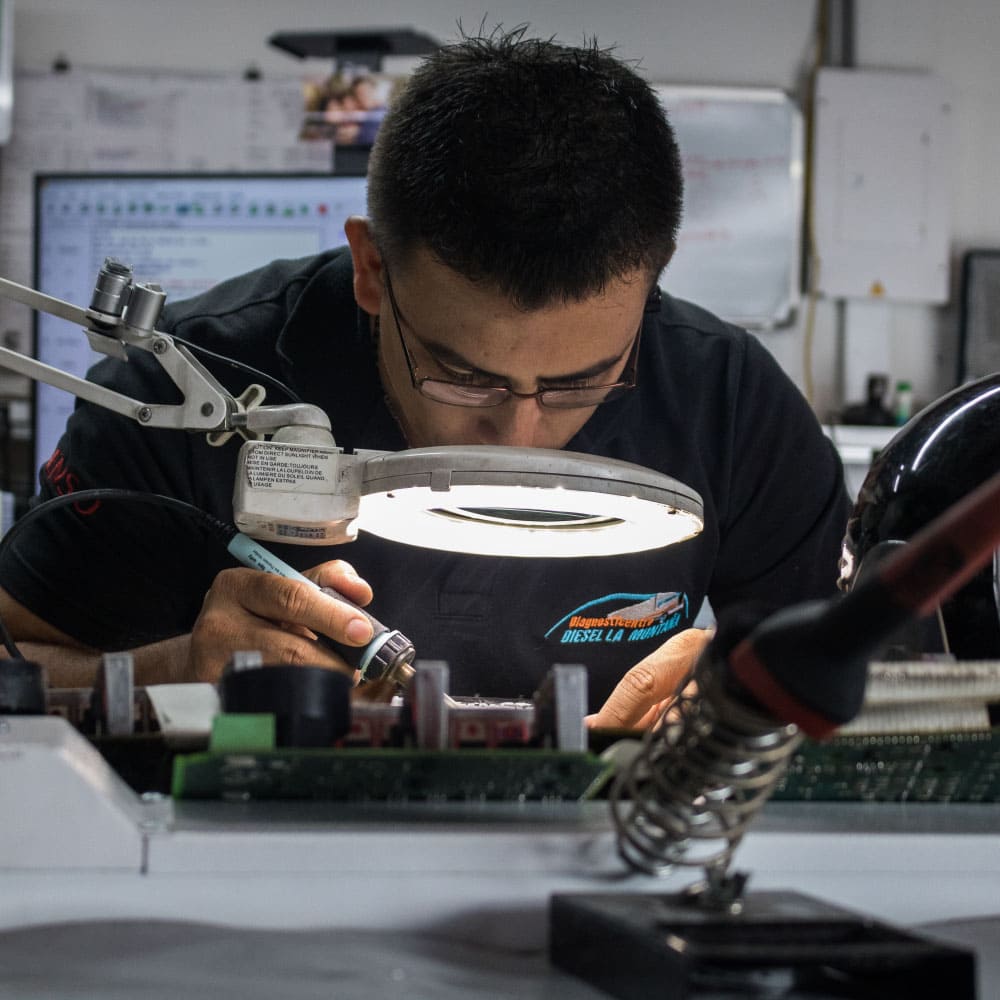 Revisión y programación de módulos electrónicos